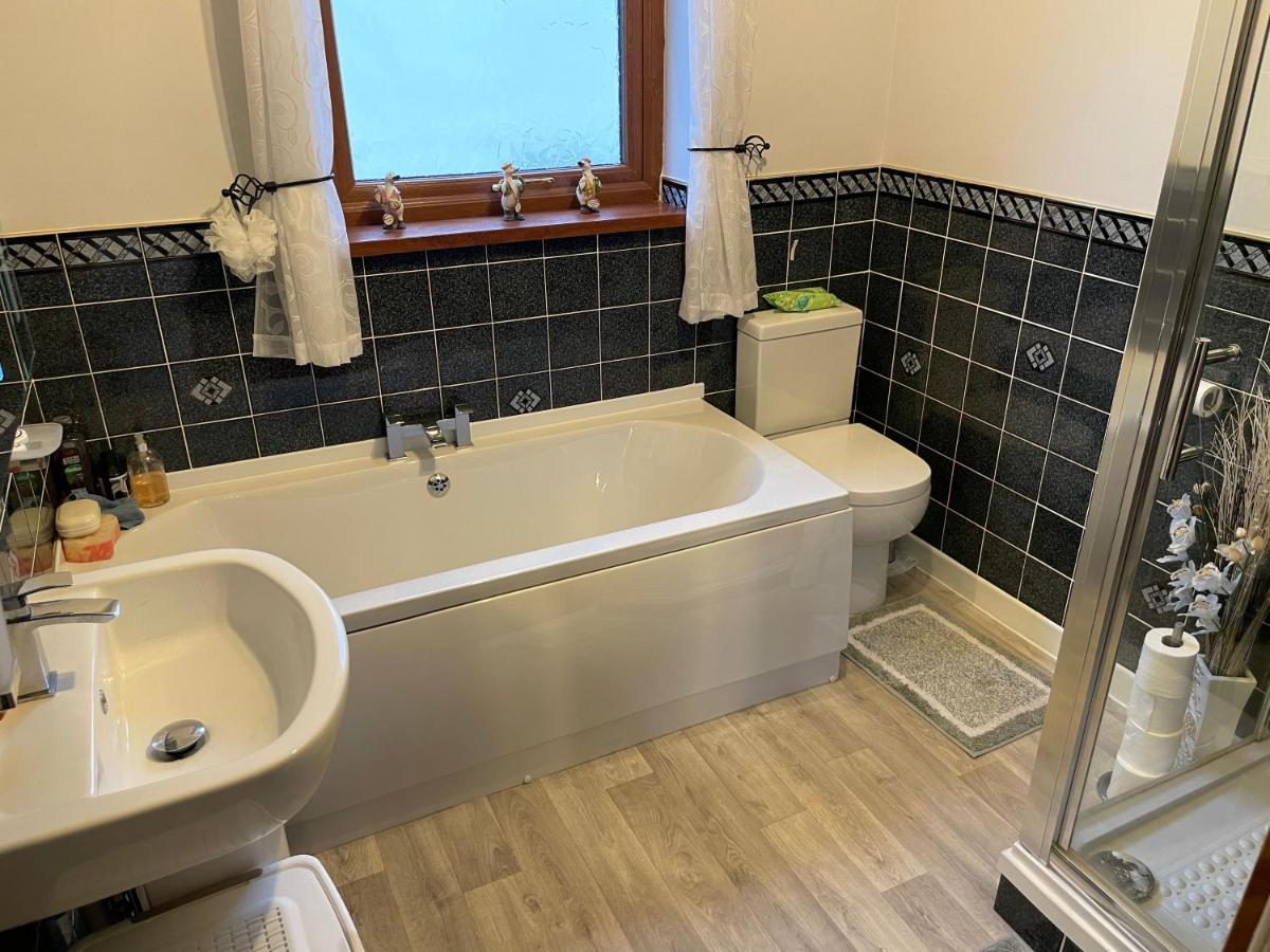 Dyffryn Taf - Spacious 3 Bedroom Bungalow Close To Amenities St Clears Zewnętrze zdjęcie
